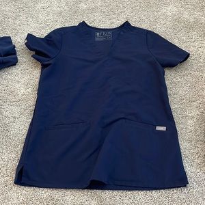 Figs scrub top